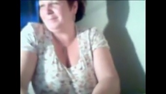 Mature Webcam Performer Reveals Her Breasts