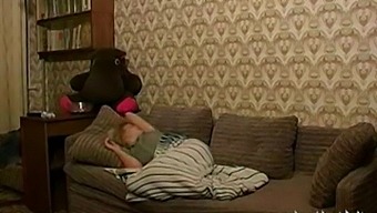 Pristen Domači Seks Posnetek Očeta In Hčerke Z Blond Najstnico