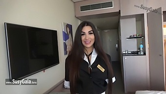سوزی جی و نیک مورنو در یک برخورد اتاق هتل داغ Pov شرکت می کنند