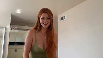 Ženska Z Velikim Tičem Dobi Pov Blowjob Od Svoje Prijateljice