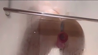 Doživite Največji Užitek Pod Tušem Z Dildom Maxa Ryana
