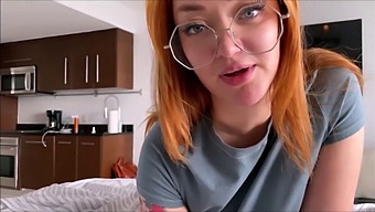 Big Ass Babe Gives A Blowjob And Gets Her Pussy Eaten Out