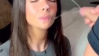 Kompilacija Vročih Domačih Oralnih In Obraznih Prizorov.