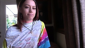 A Proposta De Negócios Da Jovem Irmã Laya Rae Leva A Uma Sessão De Terapia Familiar Com Alex Adams